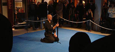 Enighets iaidouppvisning på samurjautställning: Tomas Ohlsson.